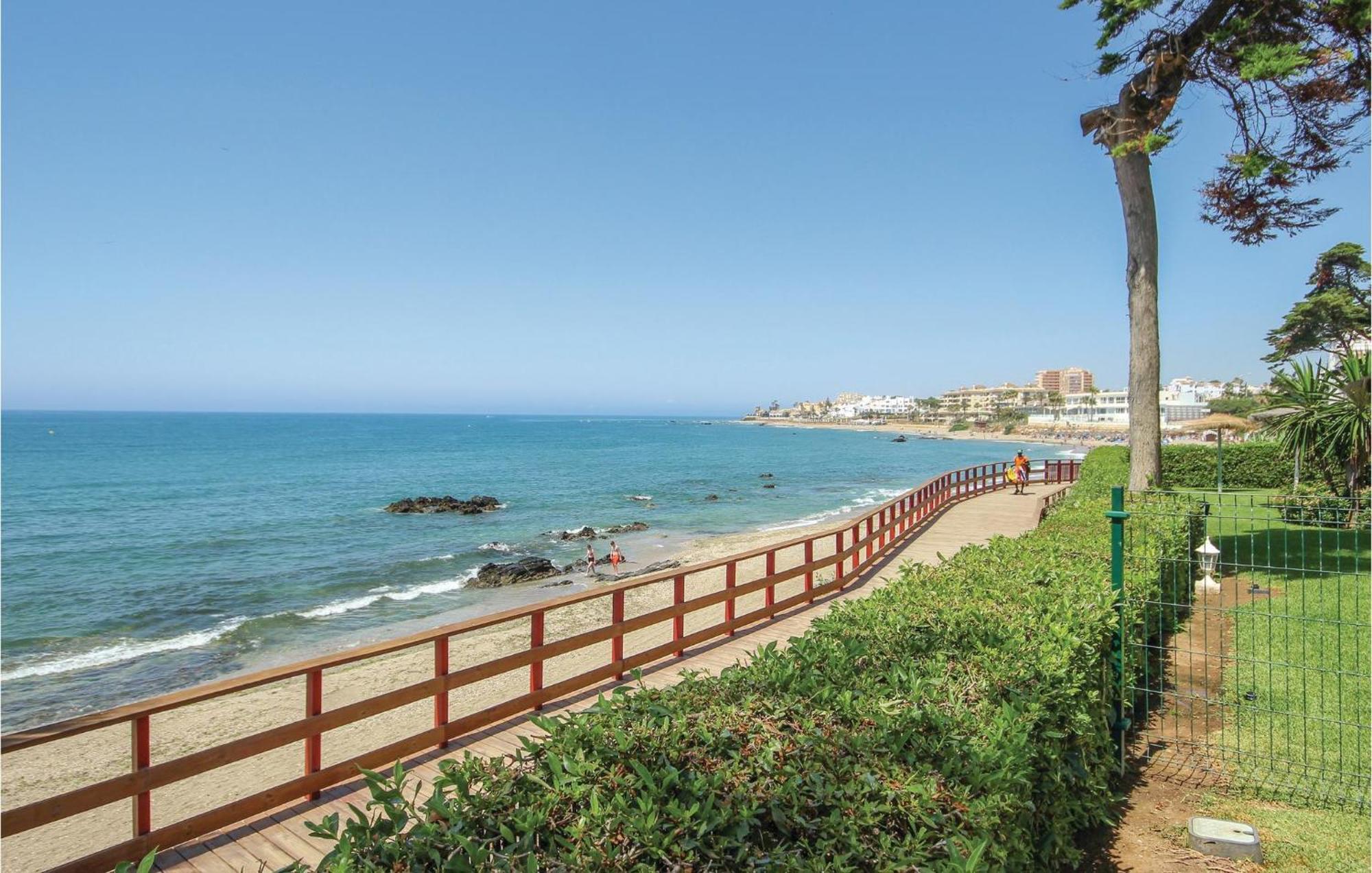 Awesome Apartment In Riviera Del Sol With Kitchen Sitio de Calahonda Ngoại thất bức ảnh